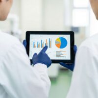 “自前主義”からの卒業。2026年に始める、在庫・発送のスマート外注術